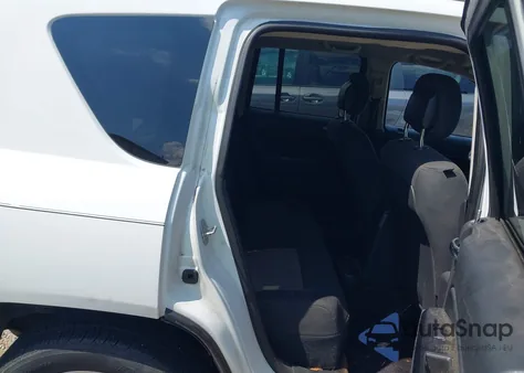 2014 Jeep Compass Sport z USA, uszkodzony, nr VIN 1C4NJCBB6ED747797